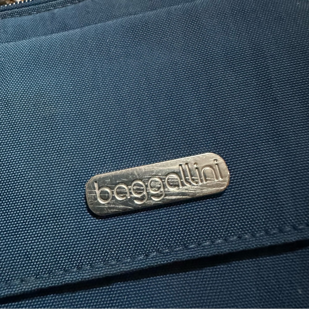 Baggallini crossbody navy blue travel purse bag with‎ lots slots and space - Picture 3 of 6